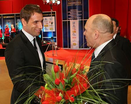 Marcus Cleverly was one of the laureate team members of VIVE TARGI KIELCE in the last year’s contest edition. He received the statue form Andrzej Sygut, deputy Mayor of Kielce