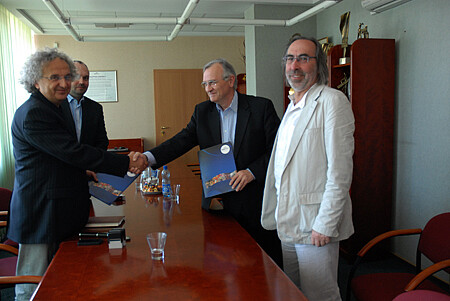 The conclusion of the contract to organise a new medical exhibition event