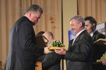 In last year’s edition Vive Targi Kielce received a few thousand votes and gained as many as 5 statues. One of the statues was presented to Bertus Servaas (on the left) Vive Targi Kielce Club President by the then Marshal of Świętokrzyskie Voivodeship Marian Wrzałka