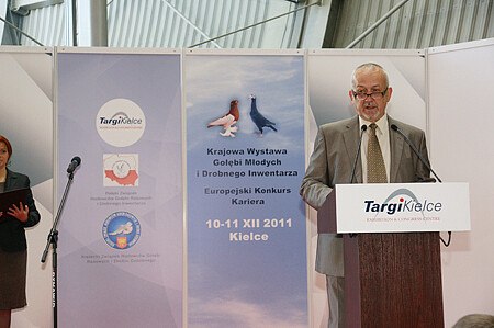 The guests who have arrived for the opening ceremony were greeted by Jan Pajka, the president of PZHGRiDI
