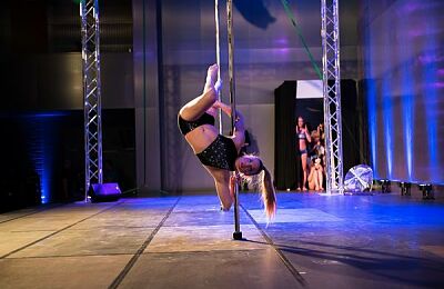 fit-weekend-2016-pole-dance-16.jpg