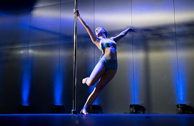 fit-weekend-2016-pole-dance-04.jpg