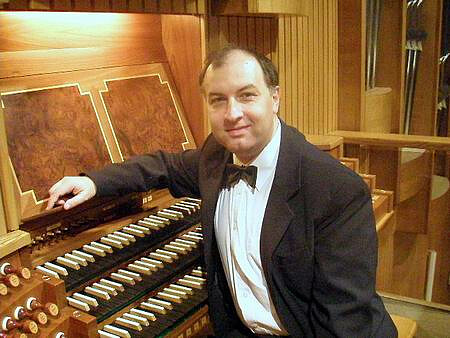 Piotr Grinholc will play the Triptych