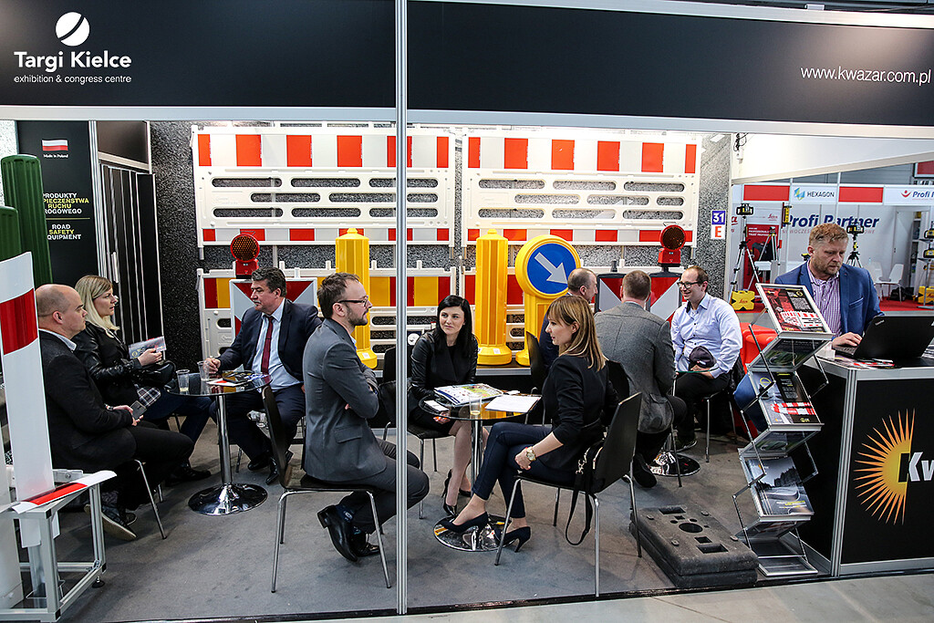 znaki drogowe na targach traffic-expo