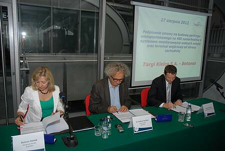 In the Picture (from the left)Vice President of Targi Kielce Board Bożena Staniak, President of Targi Kielce Board Andrzej Mochoń and the President of Betonox Constraction Wojciech Grzenia