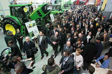 The fairs of AGROTECH and LAS-EXPO were attended by 50 272 guests, and among them the UE Commissioner Dacian Cilos and Polish Minister Marek Sawicki