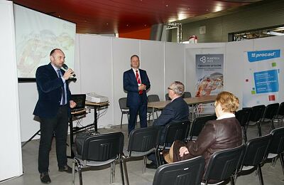 plastech-info-2016-02.jpg