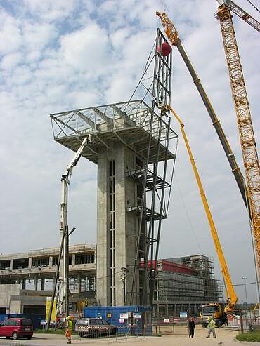The steel “harp” suspended above Targi Kielce at the level of almost 60 metres