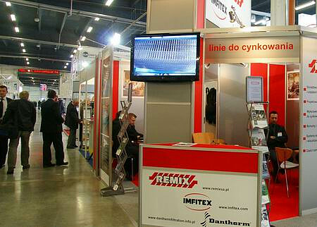 Every year the EXPO-SURFACE trade fair brigs together 5,000 specialists