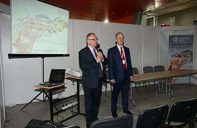 plastech-info-2016-01.jpg