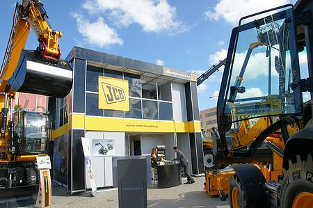 The exhibition stand of the INTERHANDLER company at the AUTOSTRADA-POLSKA 2012 trade fair