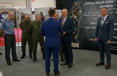 mspo-2018-statuetka-dumny-weteran-05.jpg