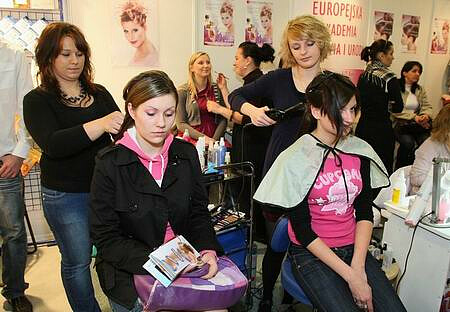 Like in all previous years, the VENUS trade fair gives you the chance not only to become familiar with the latest trends in cosmetology and hairdressing but also to change your image