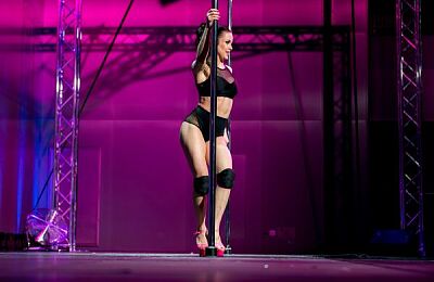 fit-weekend-2016-pole-dance-27.jpg