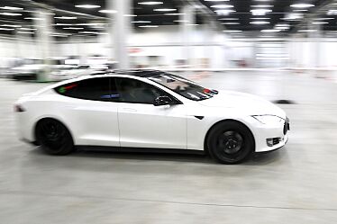 AKTUALNOŚĆ TESLA.jpg