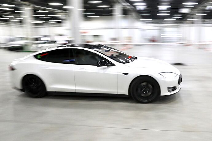AKTUALNOŚĆ TESLA.jpg