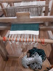 praca na krośnie.jpg