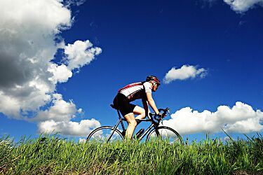 cyclist-1537843_1920.jpg