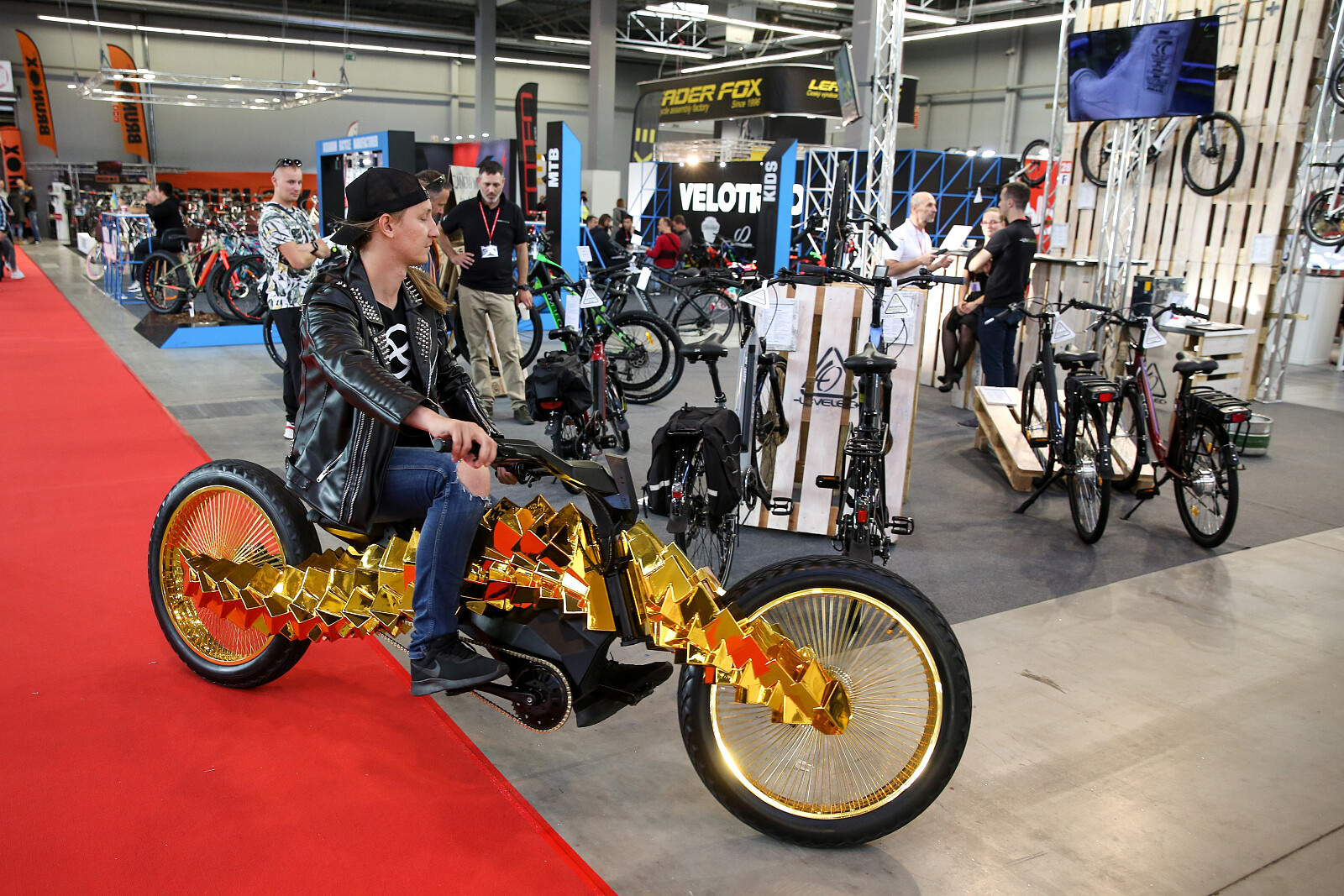 Wh2u0355-20190920-TargiKielce-BikeExpo.jpg [5.66 MB]