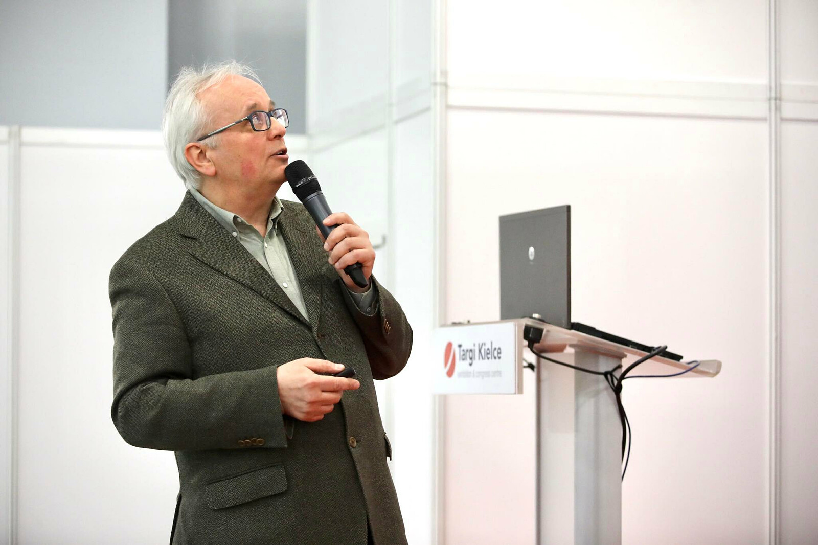 konfere-2.jpg [188.50 KB]