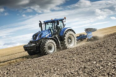 traktory-z-napedem-4wd-t-7-315-new-holland.jpg