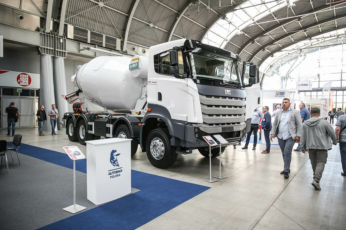 maszyny budowlane na targach nowa-infrastruktura-2022