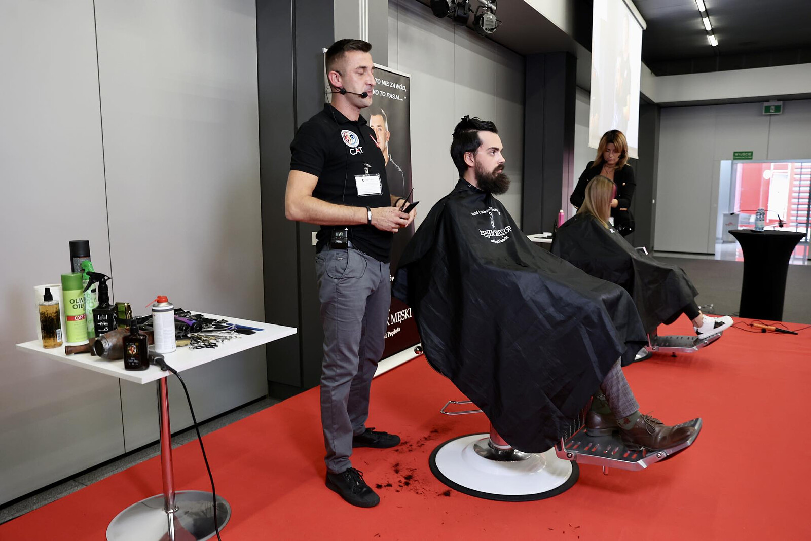 pokazy-mistrzow-fryzjerstwa.jpg [178.85 KB]