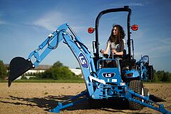 Traktor-dziewczyna-Tractor-girl-Ls-Tractor-24.jpg