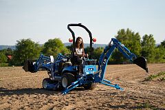Traktor-dziewczyna-Tractor-girl-Ls-Tractor-37.jpg