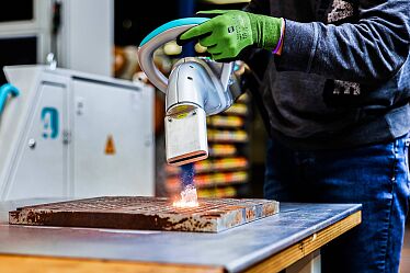 JETLASER - laser cleaning of rust, paint, oil from metal surfaces