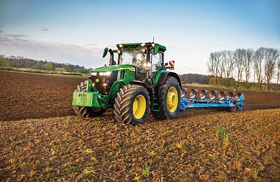 John-Deere-7R-310.jpg