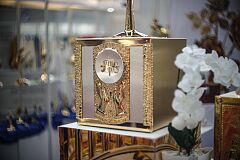 Zdobione-tabernakulum-w-ofercie-Zakladu-Brazowniczego-Bielinscy-.jpg