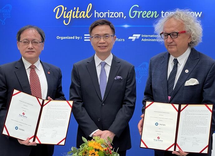od-lewej-Simon-Wang-James-CF-Huang-drAndrzejMochon.jpg