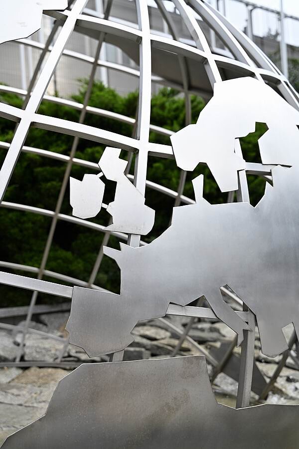 swiat-w-fontannie-2.jpg [72.17 KB]