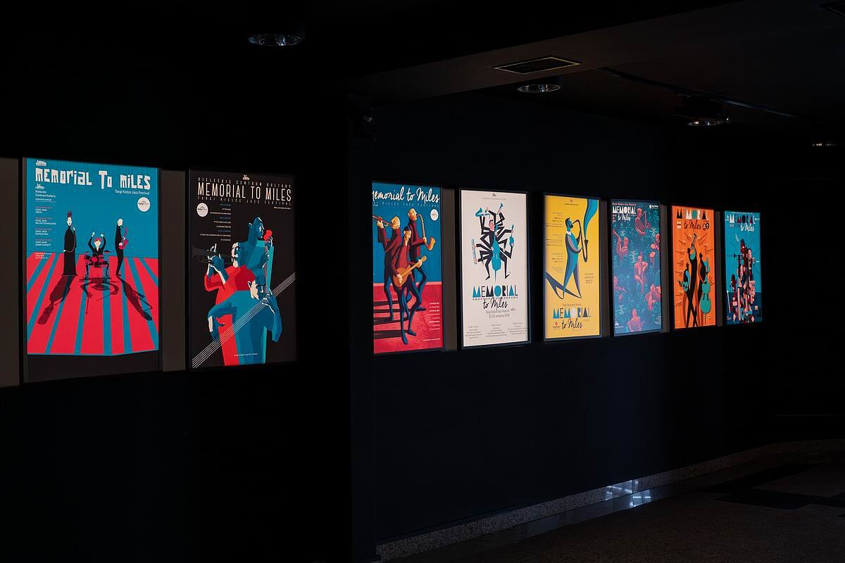 black-to-jazz-wnetrze-galerii-02.jpg [68.87 KB]