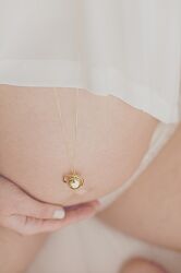 Naszyjniki do aromaterpii dla przyszłych mam