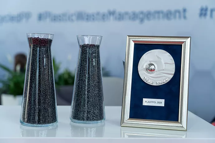 PLAST-10035.jpg