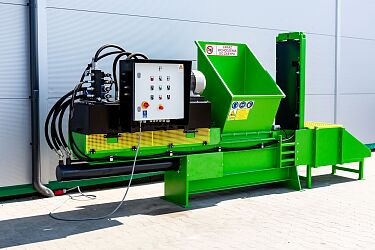 Can-baler-CB380-1.jpg