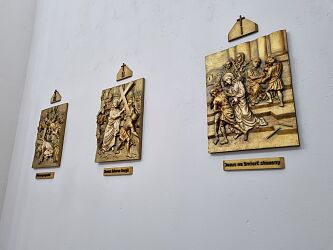 Stacje-Drogi-Krzyzowej-Parafia-Sw.-Floriana-4.jpg