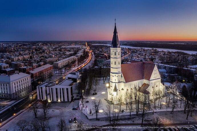 Katedra-sw.-Piotra-i-Pawla-w-Szawlach-na-Litwie-projekt-UAB-Patogi-erdve-Patogi-erdve-Just-Light-LT-zdjecia-Rinat-Tarzumanov-1.jpg