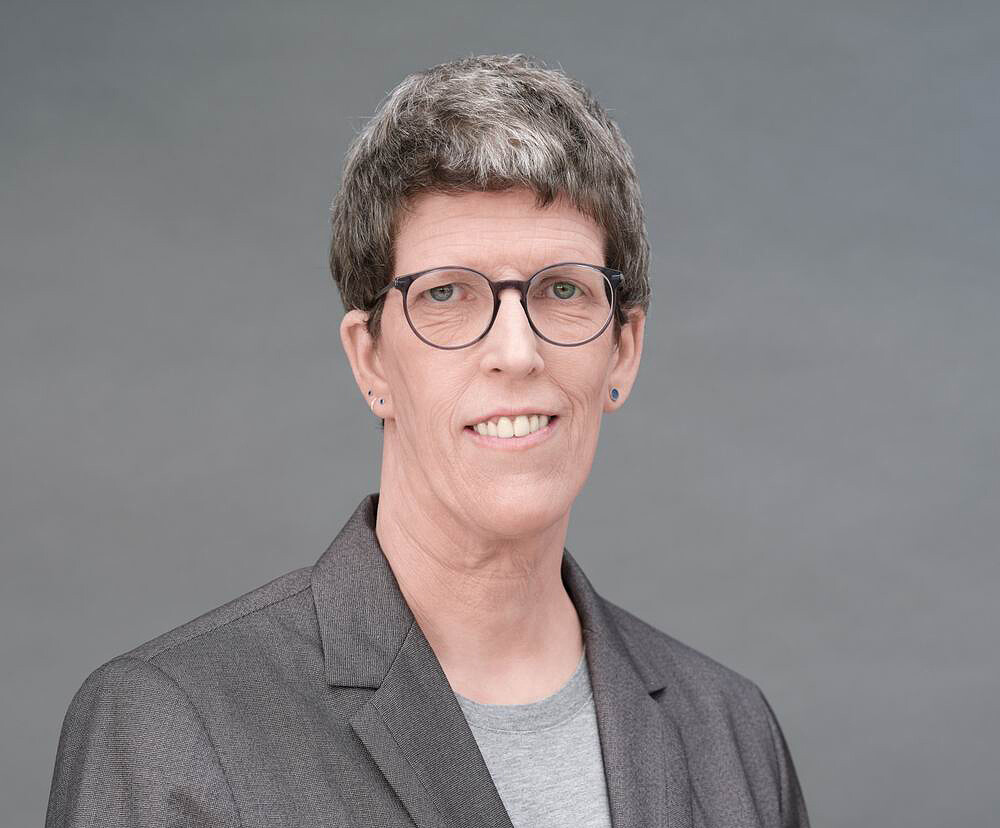 andrea-ahrman.jpg [222.90 KB]