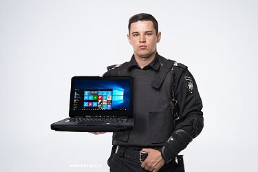 police-take-laptop-winmate-Public-Safety-L140TG-3.JPG
