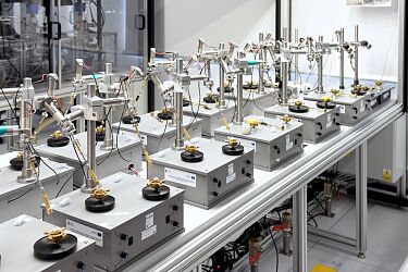 Hala-produkcyjna-soczewki-VIGO-Photonics.JPG
