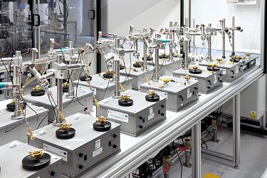 Hala-produkcyjna-soczewki-VIGO-Photonics.JPG