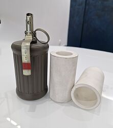 Assault grenade with aluminium oxide ceramic insert