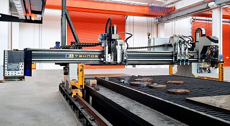 TEKNOS by TECOI – Wiele procesowów i duża przestrzeń robocza