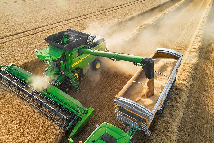 kombajn-John-Deere-T6-800.jpg