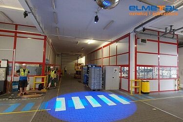 System antykolizyjny z projektorami znaków bezpieczeństwa LED