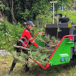 CT5 tree care chipper