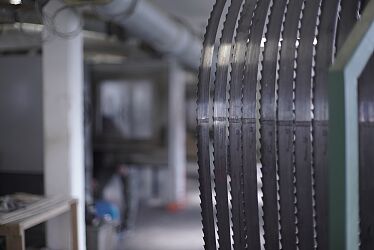 Thin-cutting bandsaw blades